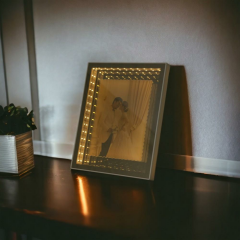 T.Concept  Ayna Yansımalı  LED Işıklı  Fotoğraf Çerçevesi Beyaz 20*25 cm