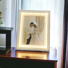 T.Concept LED Işıklı Fotoğraf Çerçevesi Beyaz 25*20 cm